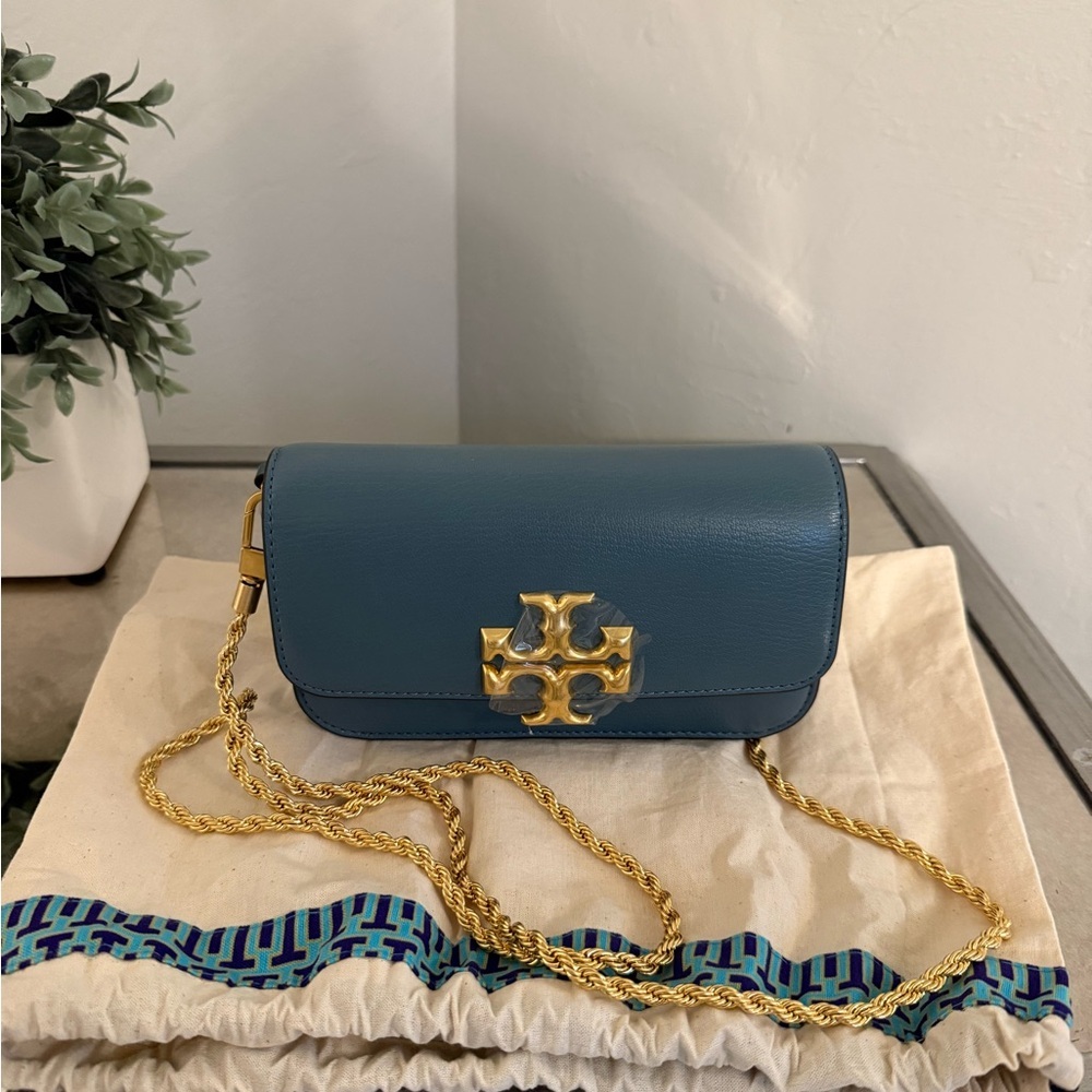 Tory Burch Eleanor Textured Phone Crossbody Wallet - Picture 3 of 9